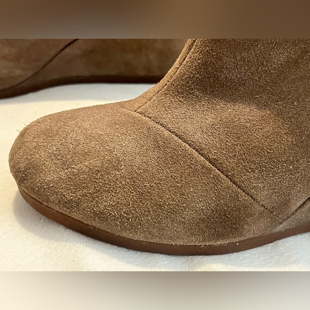 Toms Taupe Suede Boots Ankle Booties Women’s Shoes Size 7.5 - Picture 12 of 16